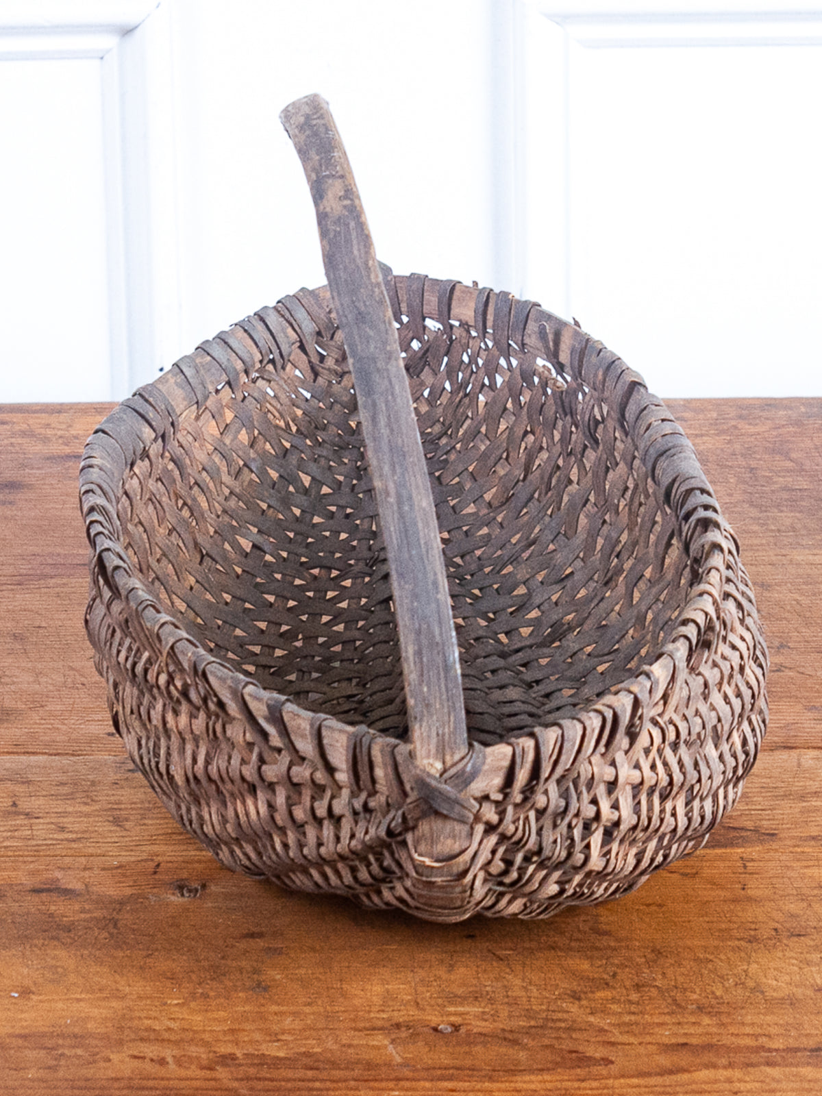 Antique Primitive Hand-Woven Splint Gathering Basket with Bentwood Handle – Canoe-Shaped Buttocks Basket