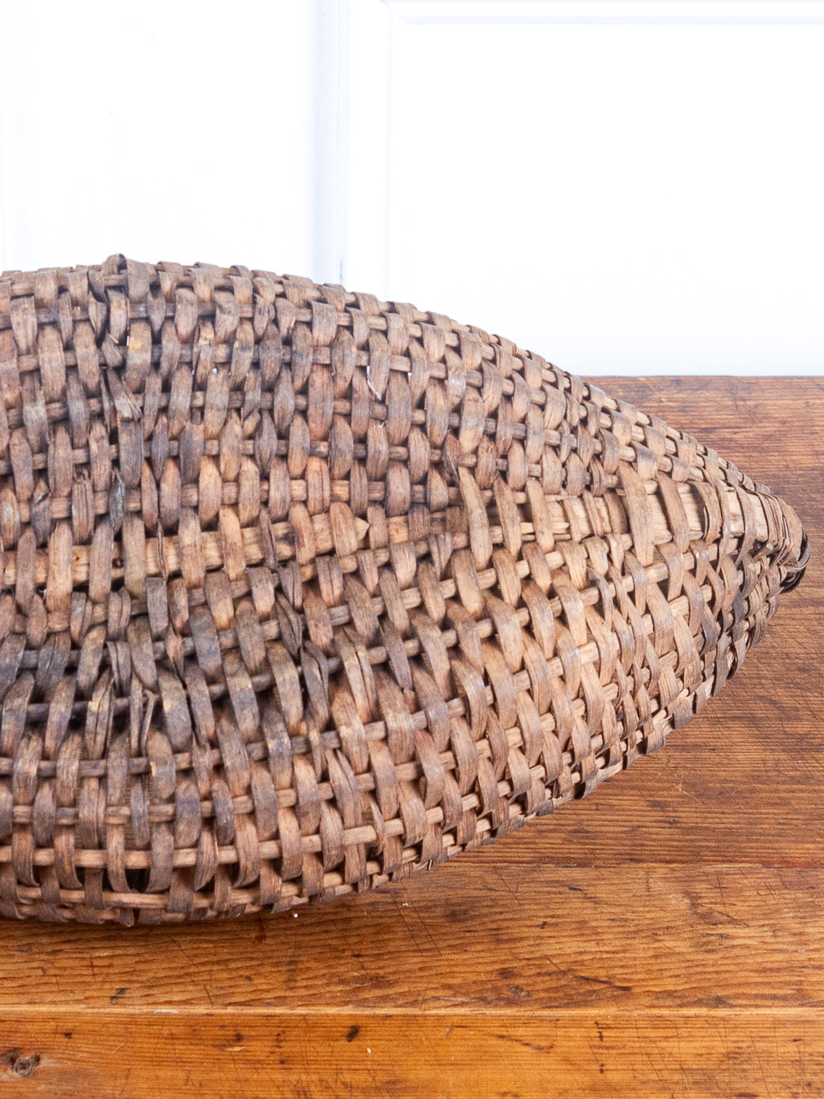 Antique Primitive Hand-Woven Splint Gathering Basket with Bentwood Handle – Canoe-Shaped Buttocks Basket