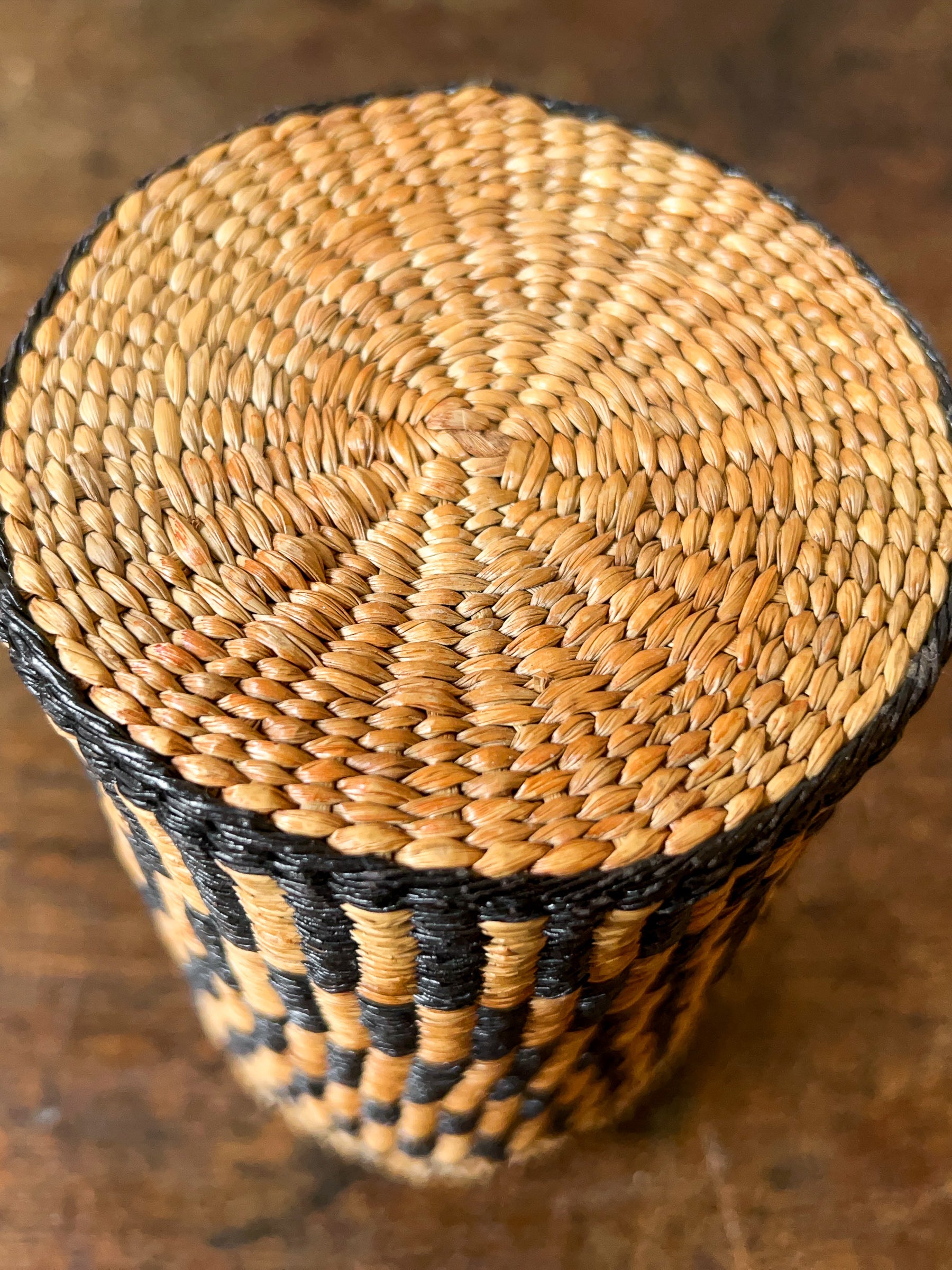 Vintage Native American Sweet Grass Woven Lidded Basket Pot.