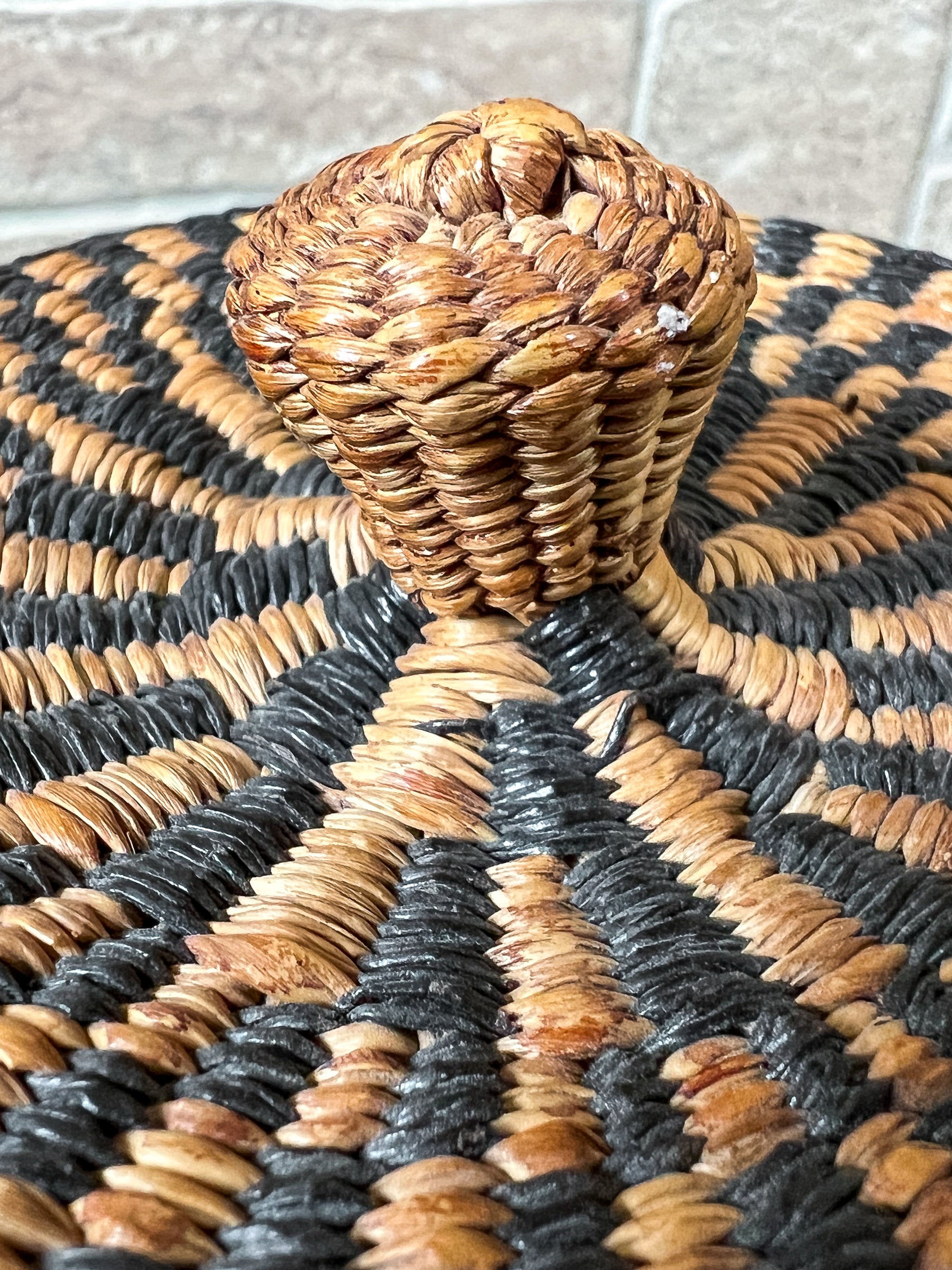 Vintage Native American Sweet Grass Woven Lidded Basket Pot.