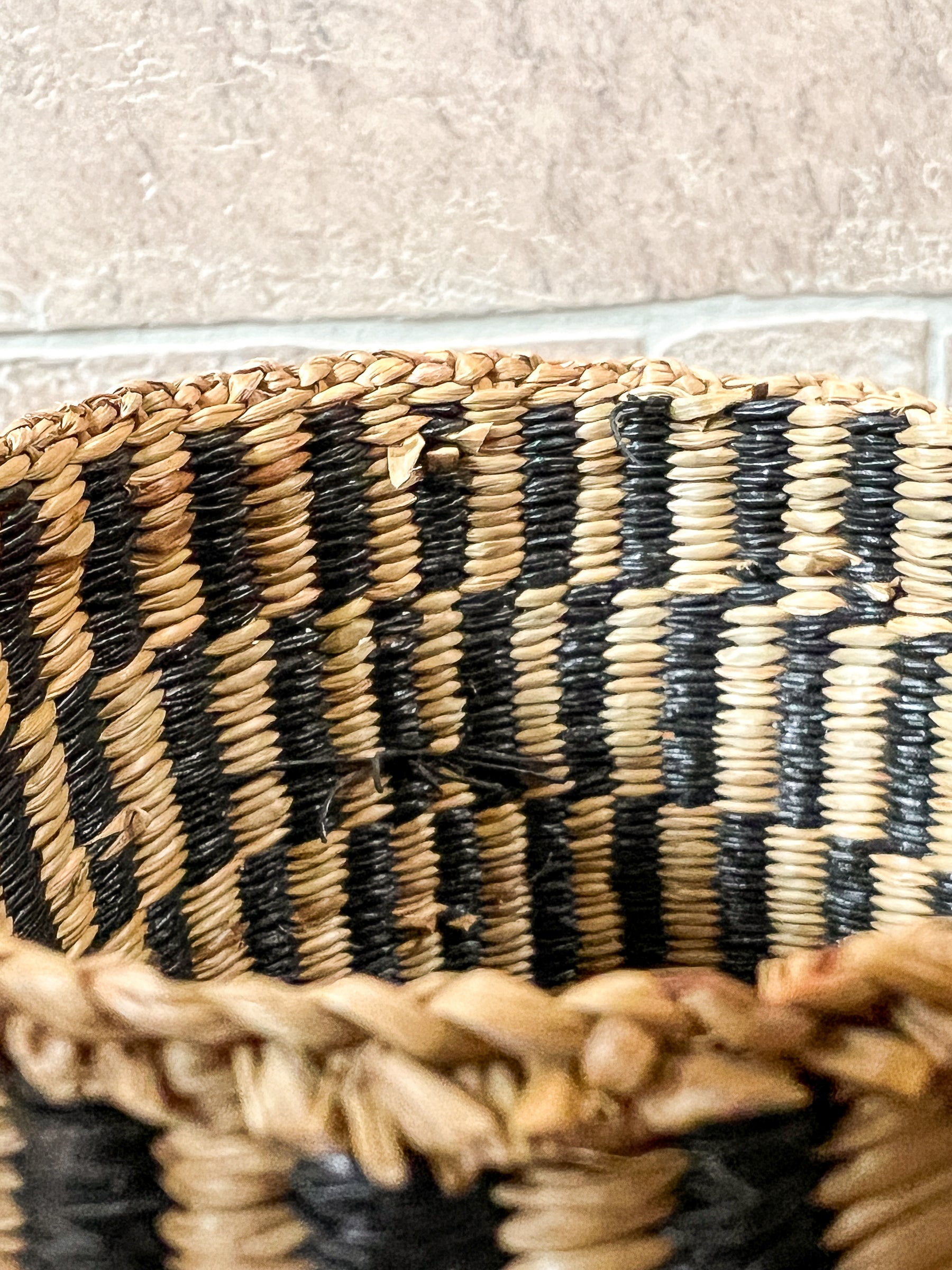 Vintage Native American Sweet Grass Woven Lidded Basket Pot.