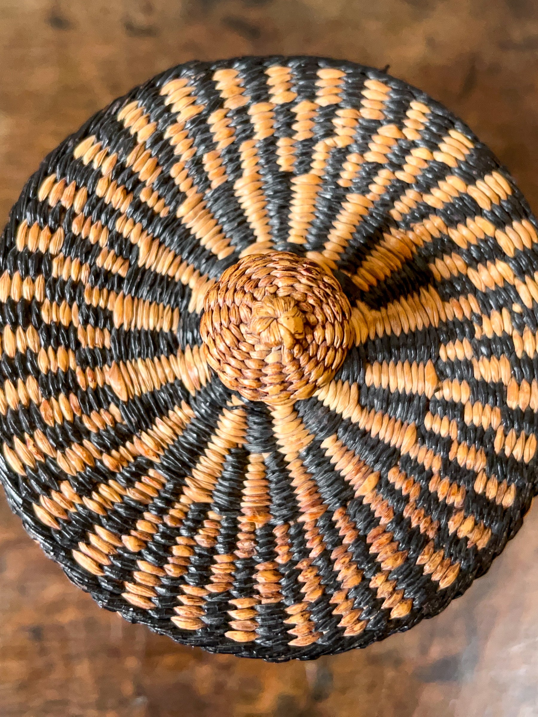 Vintage Native American Sweet Grass Woven Lidded Basket Pot.